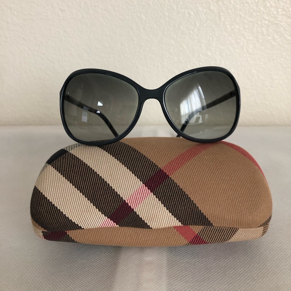 Burberry sunglasses B 4047 & case nova check black gray glasses oversized frame